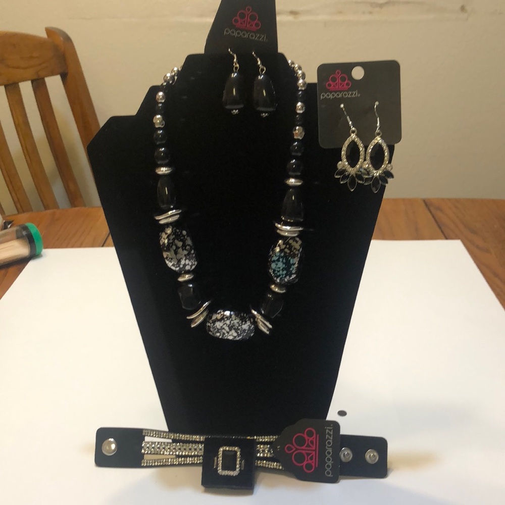 Glamorous Black Blingz Jewelry Set
